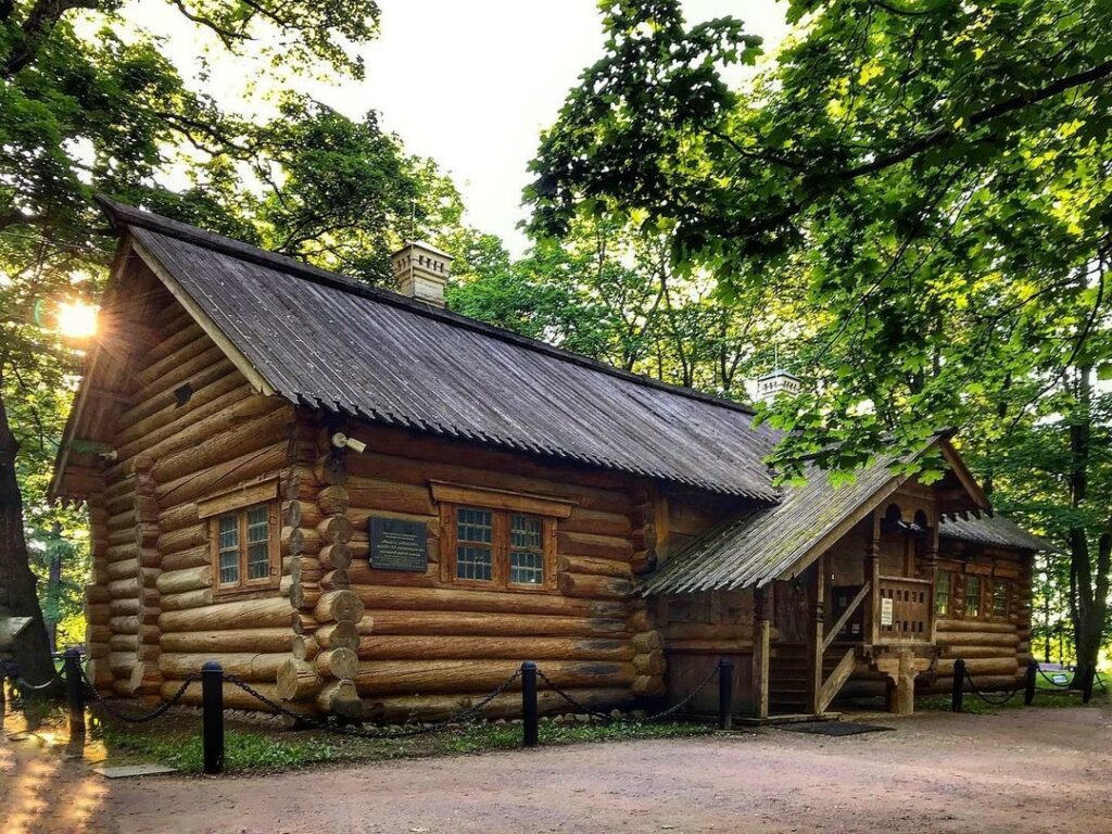 Домик Петра 1 рядом с ЖК «Ривер парк»